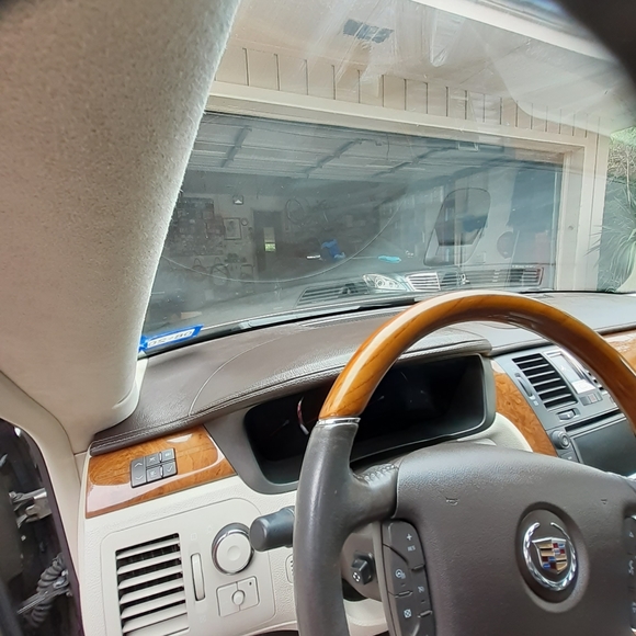 2011 Platinum Dts - Picture 3 of 15